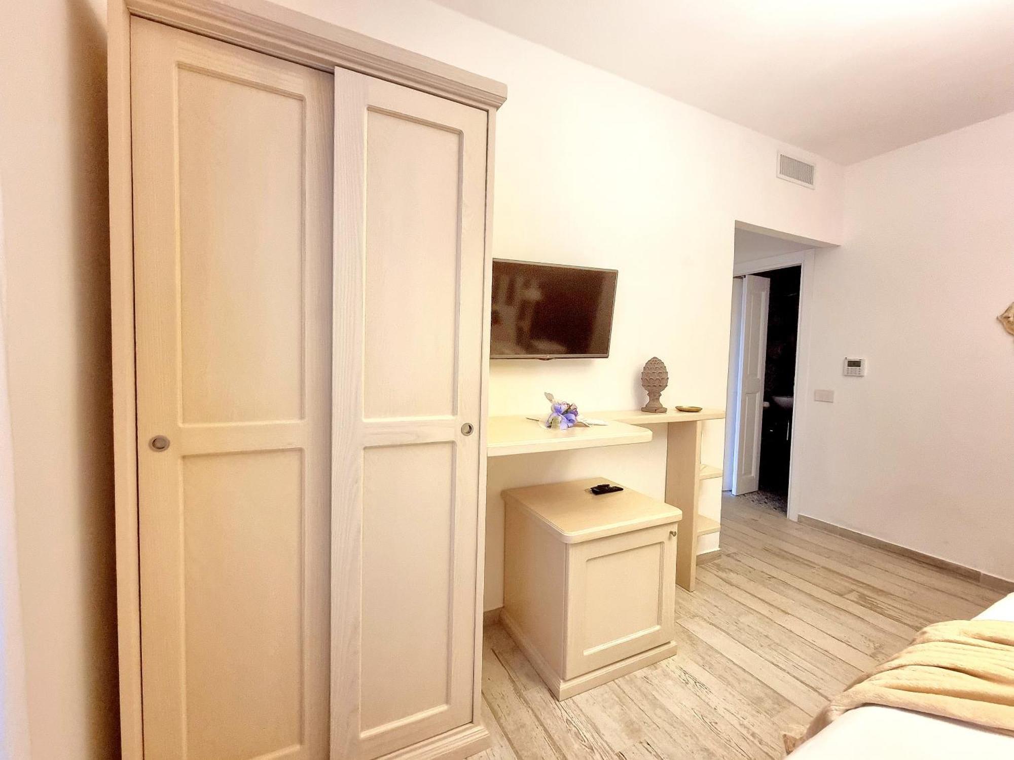 Golden House Hotel Porto Torres Exterior foto